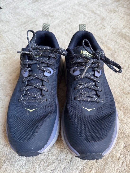 Hoka Shoes - Hoka Women’s Navy and Light Blue Challenger ATR size 7